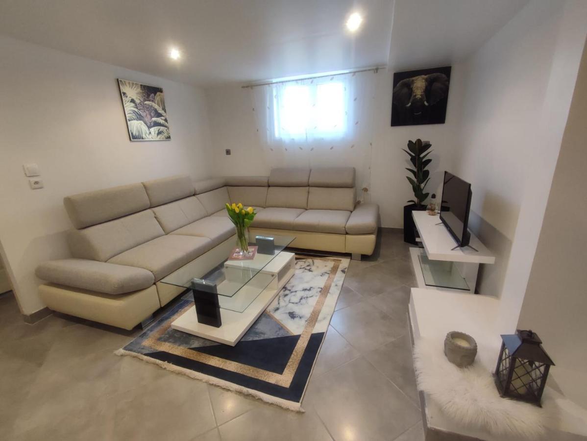 Appartement 100M2, Independant Dans Notre Maison Garennes-sur-Eure Exterior foto