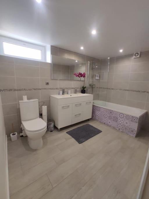 Appartement 100M2, Independant Dans Notre Maison Garennes-sur-Eure Exterior foto