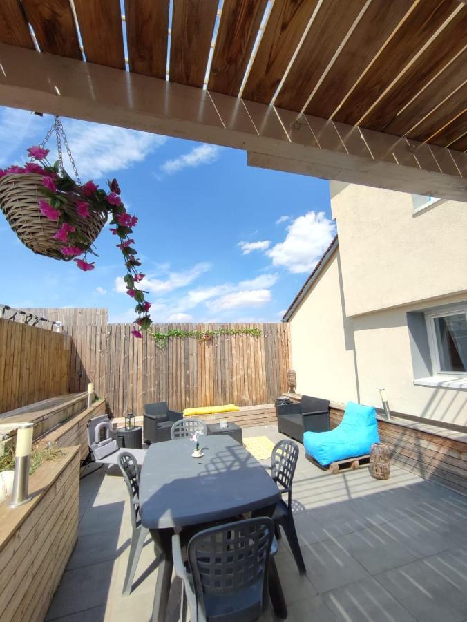 Appartement 100M2, Independant Dans Notre Maison Garennes-sur-Eure Exterior foto